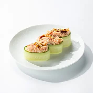 Суши в огурце с крабом (3 шт.)