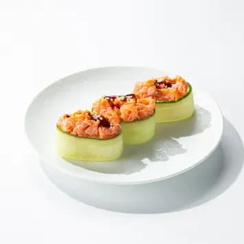 Суши в огурце с лососем (3 шт.)