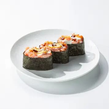 Гунканы с лососем и соусом васаби (3 шт.)