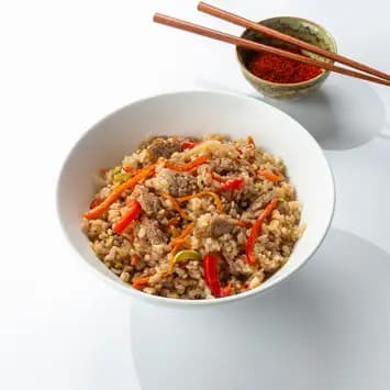 Рис со свининой, овощами и соусом терияки 600 г