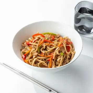 Удон с цыплёнком, овощами и соусом терияки 600 г