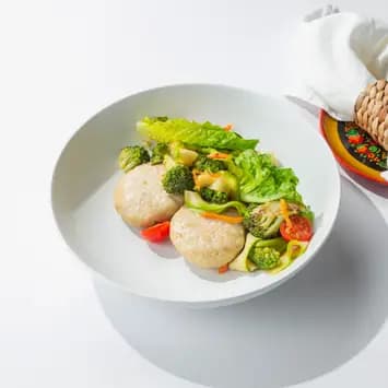 Котлеты из цыплёнка на пару с овощами